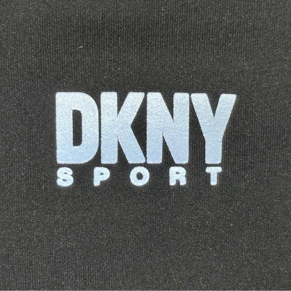 DKNY Women’s Exploded Ombré Logo 7/8
Leggings Black SIZE: SMALL - Picture 6 of 7